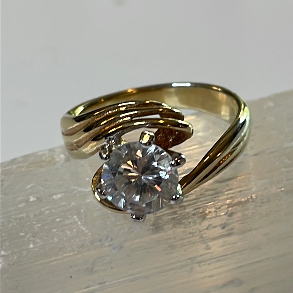 Vintage 18K GE .62CT Paste Rhinestone Solitaire Wave Design Ring 1970's Size 7